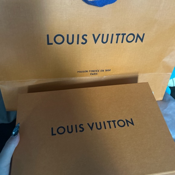 Louis Vuitton maxi fuchsia purse - Picture 8 of 8